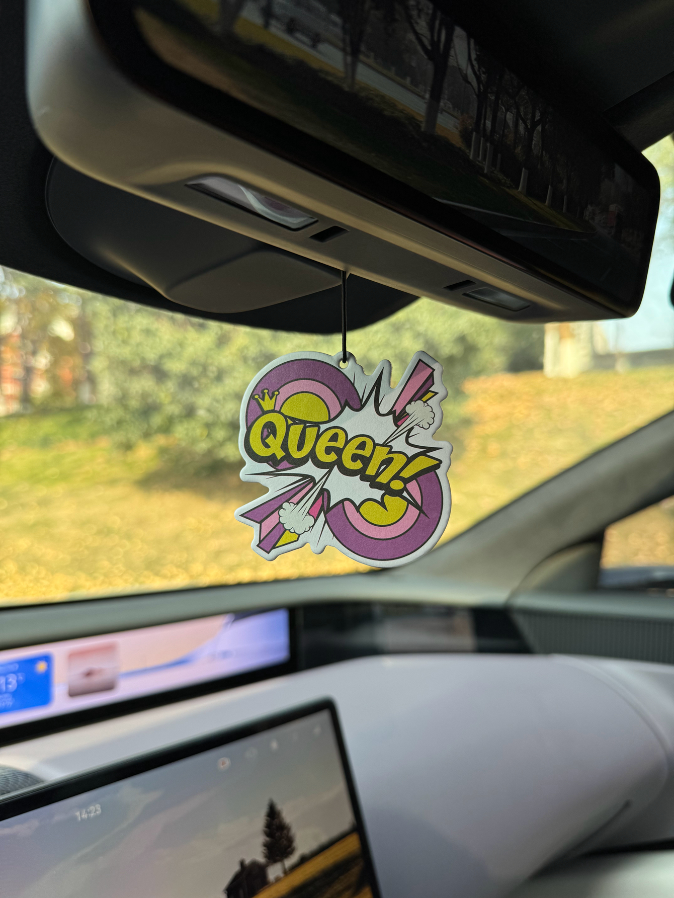 Queen! Freesia and English Pea - Fragrance Queen Perfume のレビューと価格